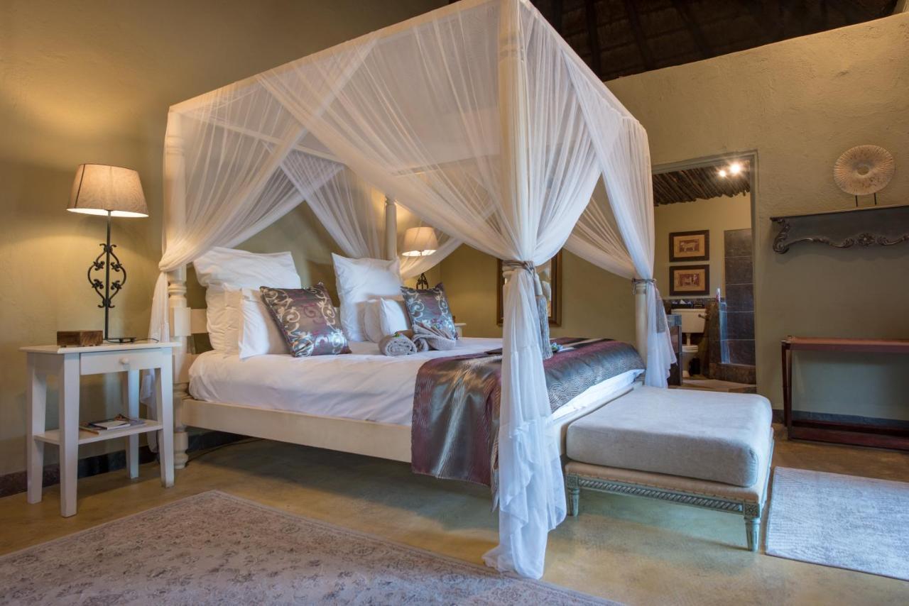 Kambaku Safari Lodge ティムババティ野生保護区 エクステリア 写真