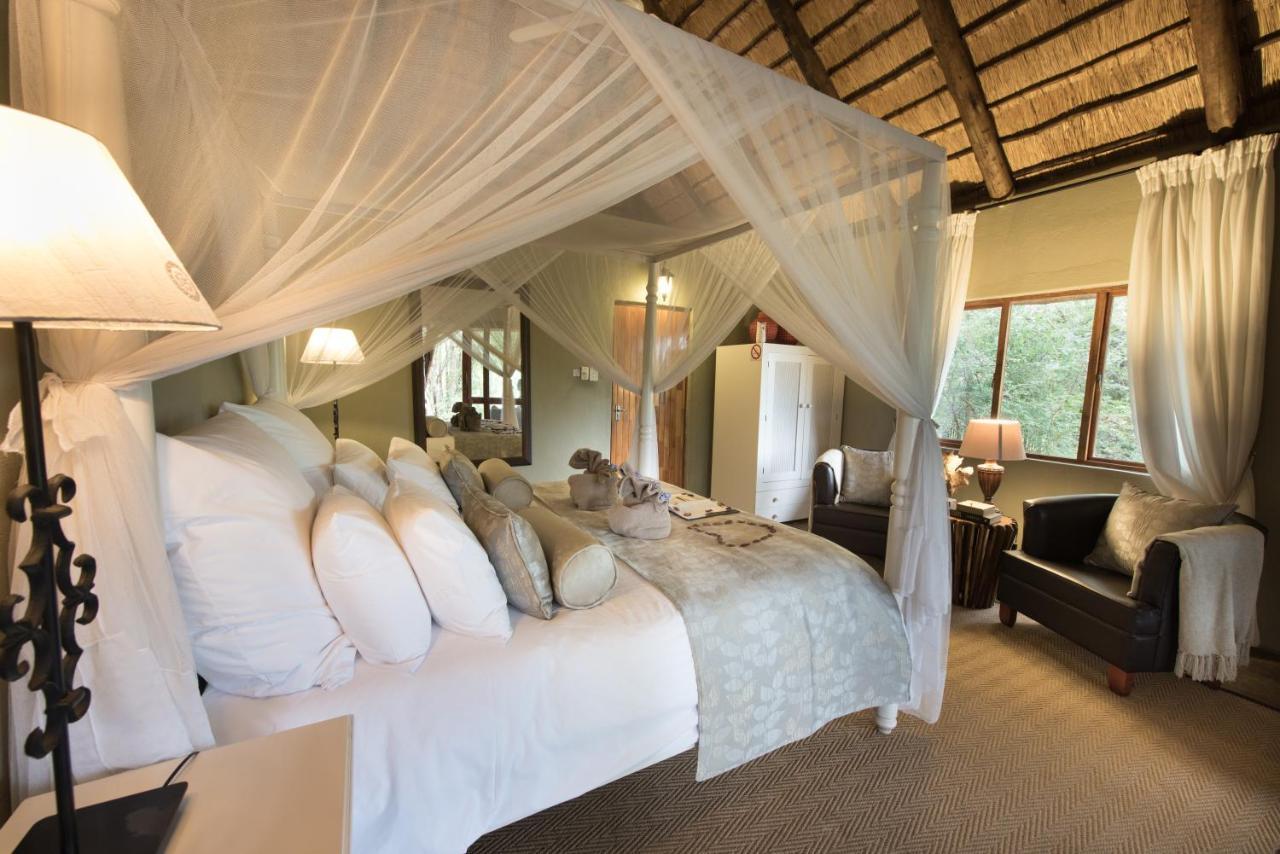 Kambaku Safari Lodge ティムババティ野生保護区 エクステリア 写真