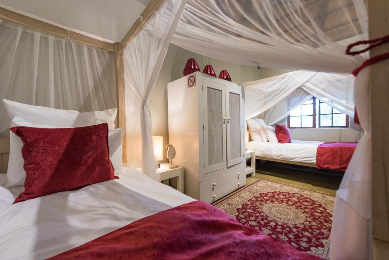 Kambaku Safari Lodge ティムババティ野生保護区 エクステリア 写真