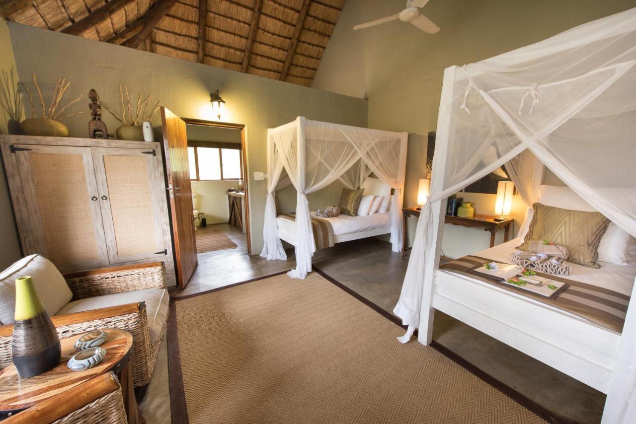 Kambaku Safari Lodge ティムババティ野生保護区 エクステリア 写真