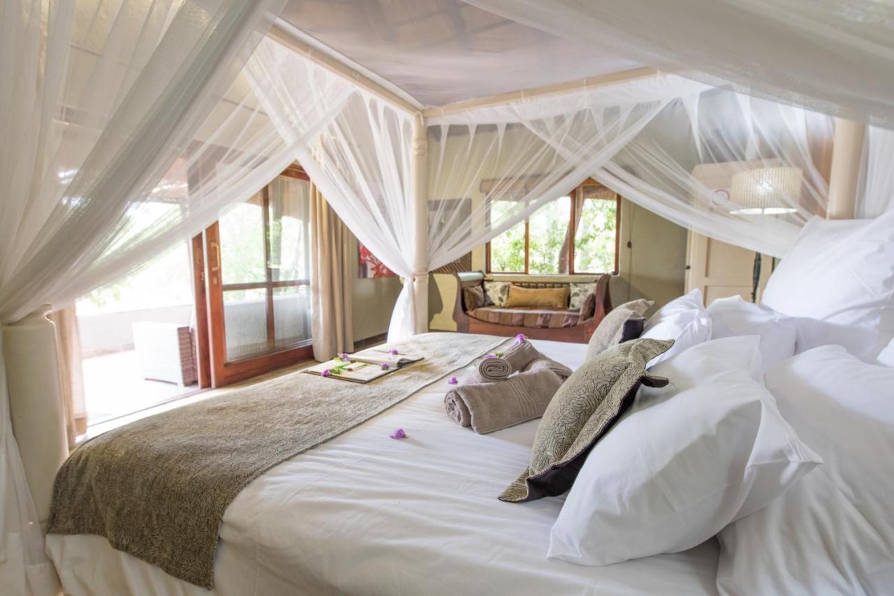 Kambaku Safari Lodge ティムババティ野生保護区 エクステリア 写真