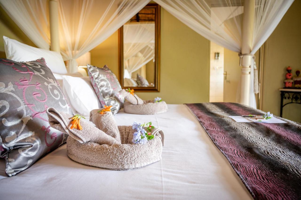 Kambaku Safari Lodge ティムババティ野生保護区 エクステリア 写真