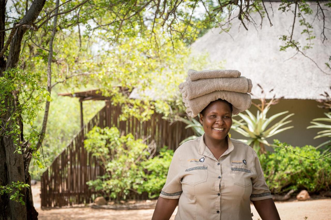 Kambaku Safari Lodge ティムババティ野生保護区 エクステリア 写真