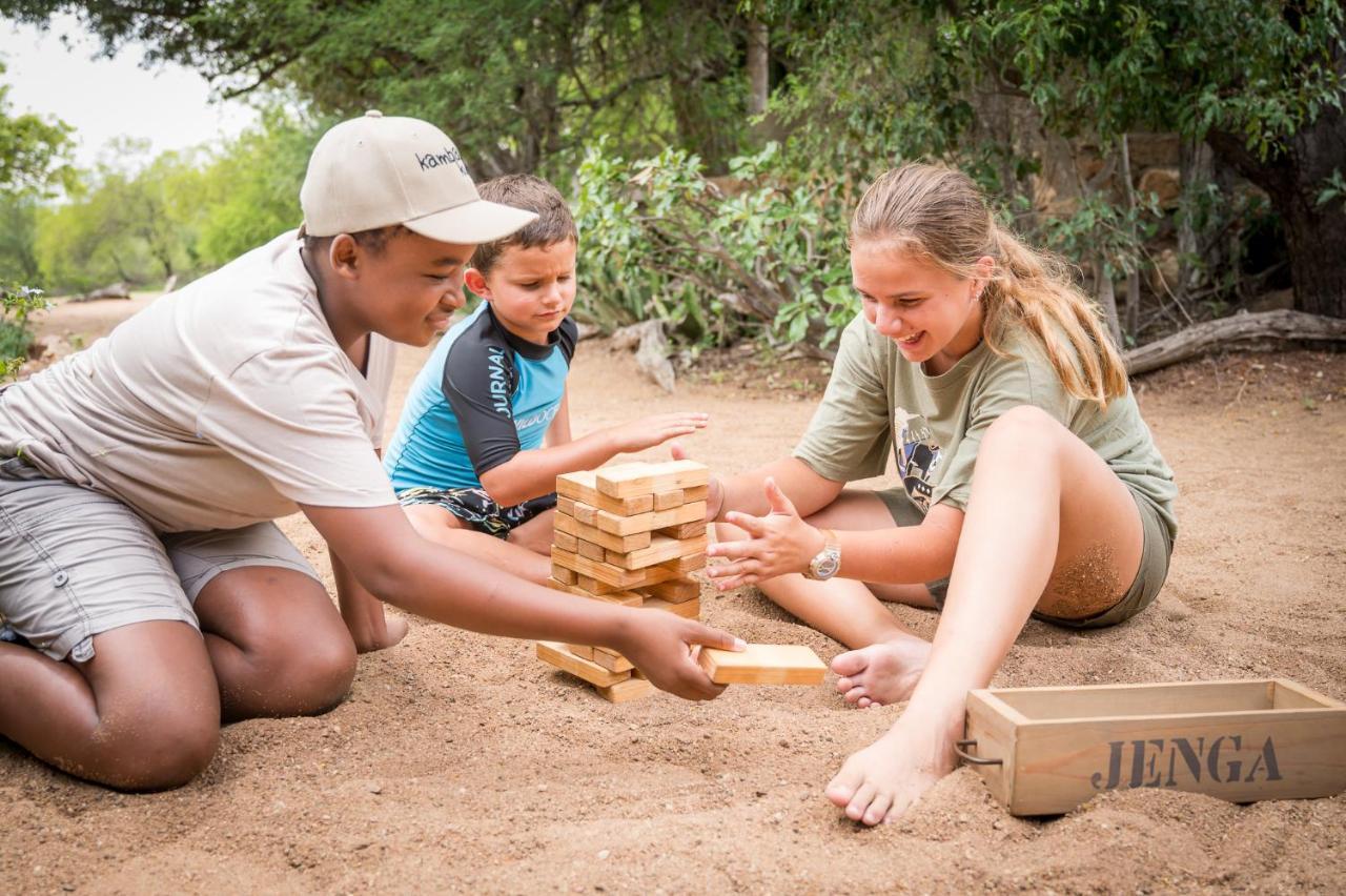 Kambaku Safari Lodge ティムババティ野生保護区 エクステリア 写真