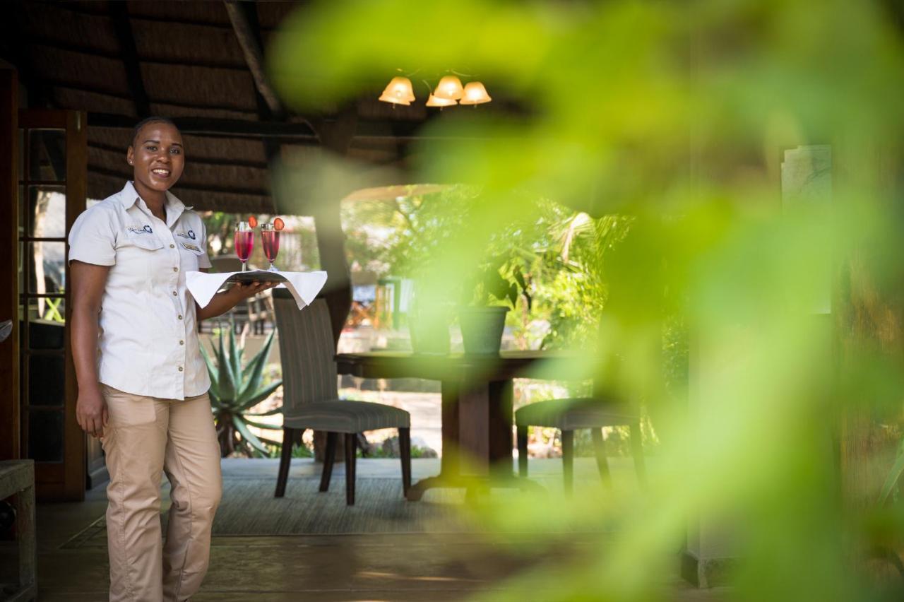 Kambaku Safari Lodge ティムババティ野生保護区 エクステリア 写真