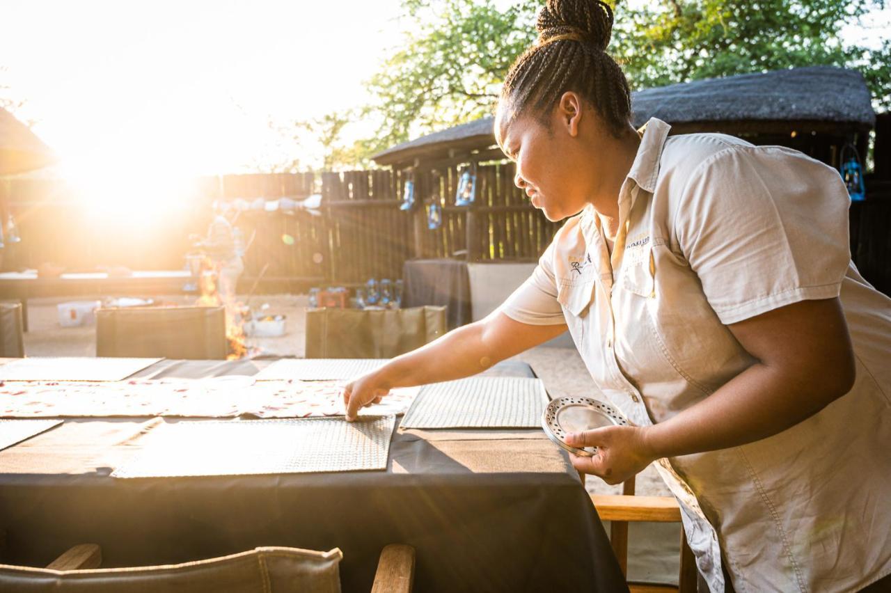 Kambaku Safari Lodge ティムババティ野生保護区 エクステリア 写真