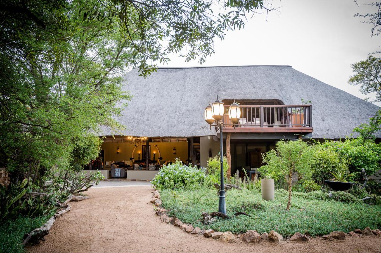 Kambaku Safari Lodge ティムババティ野生保護区 エクステリア 写真