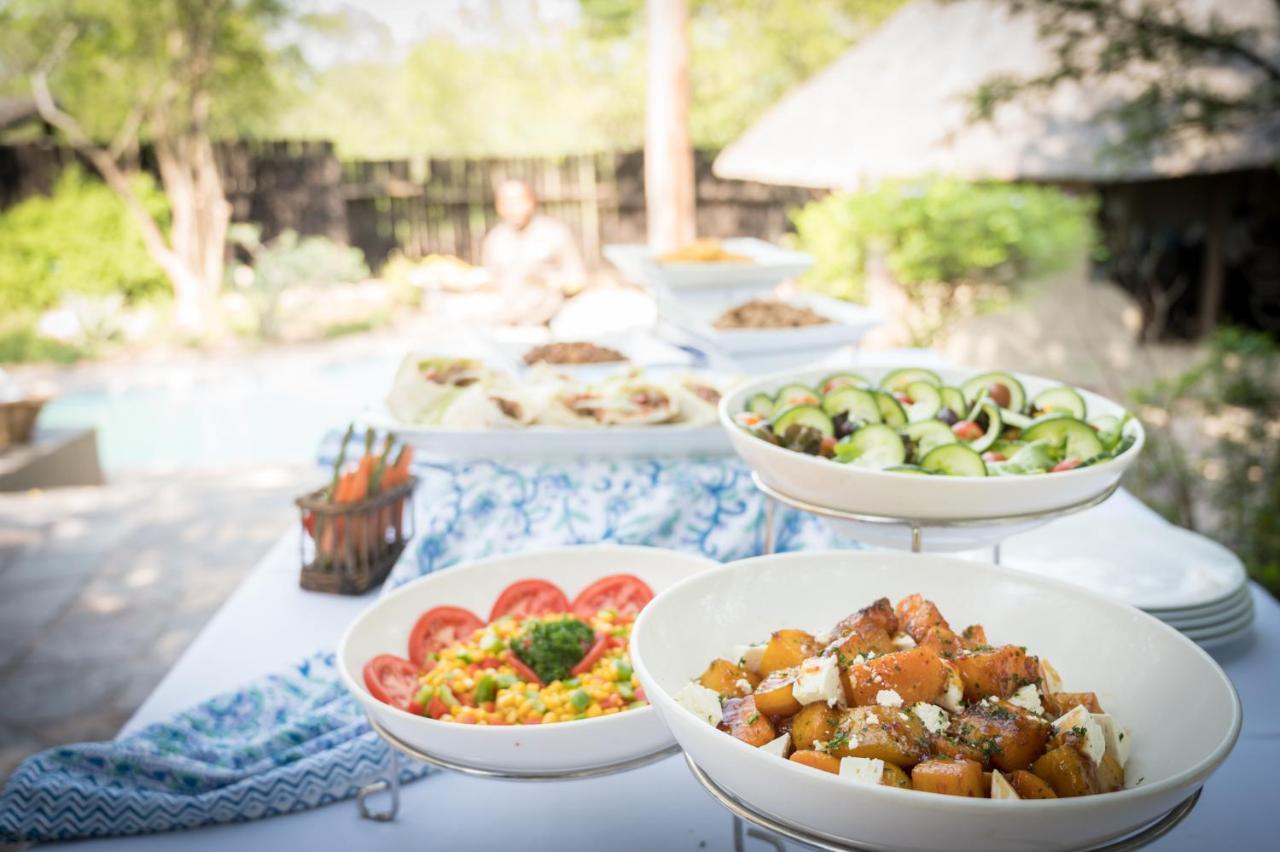 Kambaku Safari Lodge ティムババティ野生保護区 エクステリア 写真