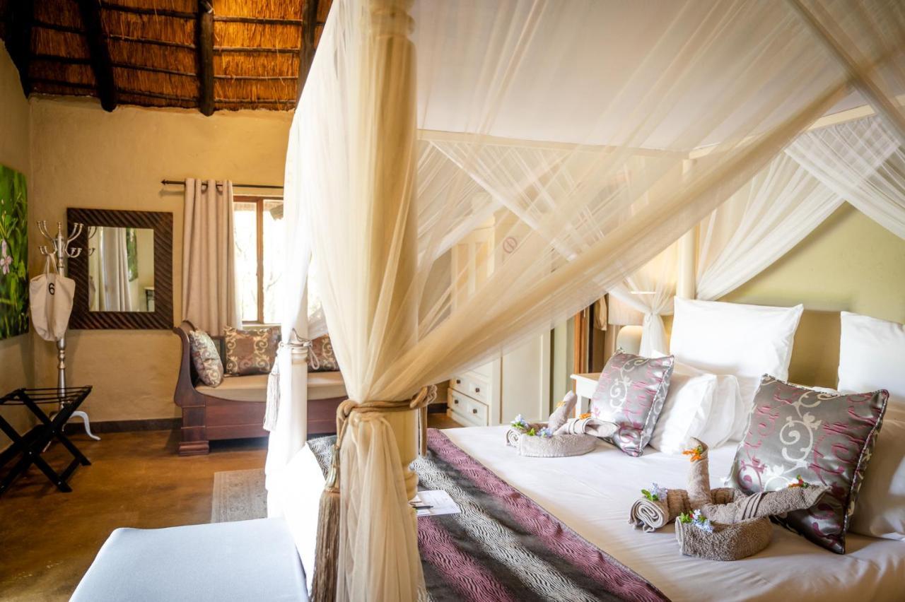 Kambaku Safari Lodge ティムババティ野生保護区 エクステリア 写真