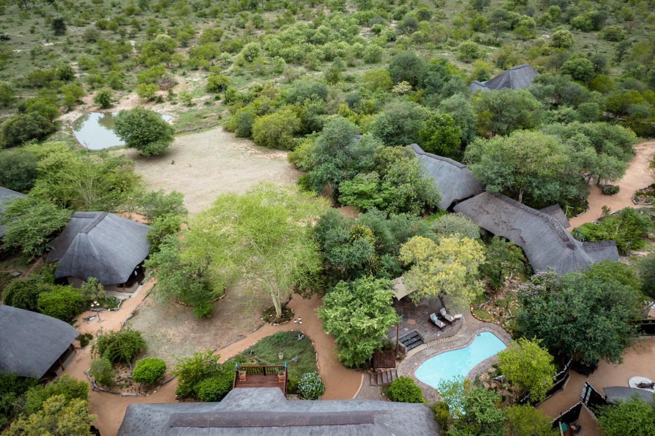 Kambaku Safari Lodge ティムババティ野生保護区 エクステリア 写真