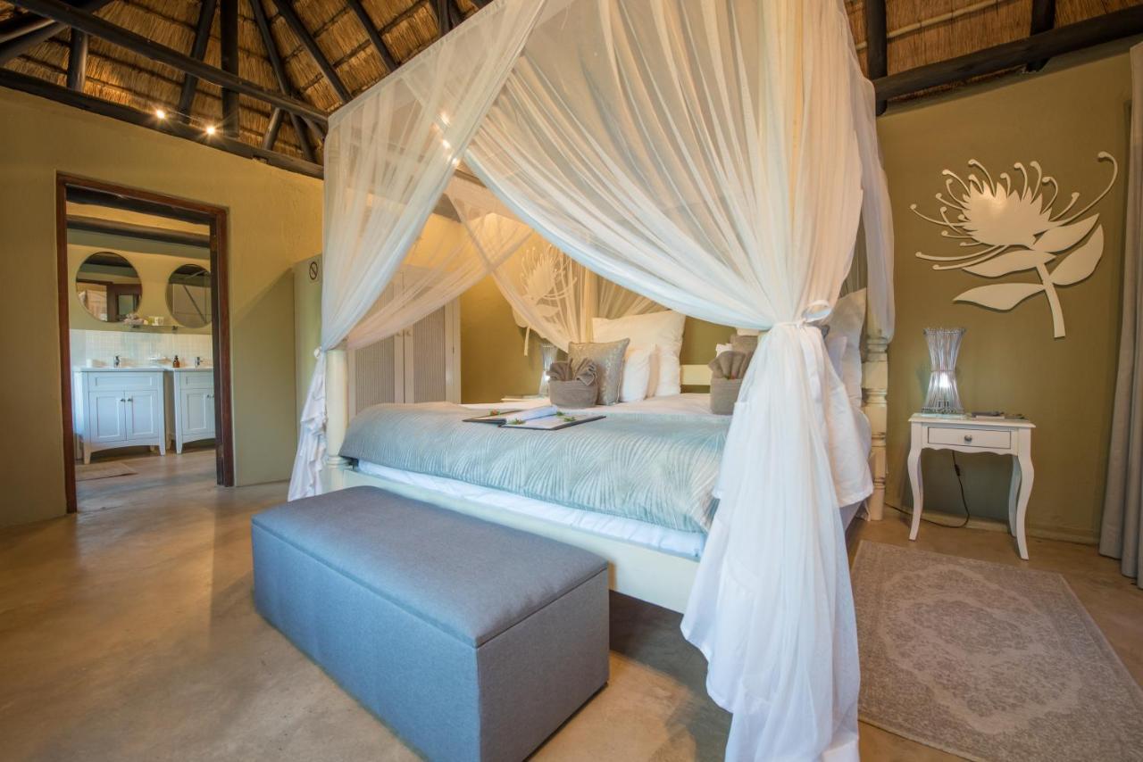 Kambaku Safari Lodge ティムババティ野生保護区 エクステリア 写真