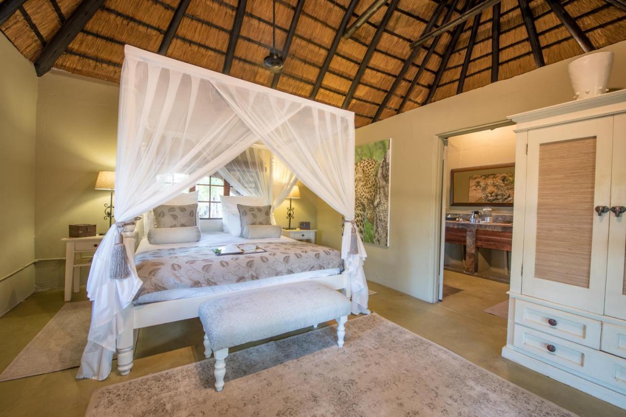 Kambaku Safari Lodge ティムババティ野生保護区 エクステリア 写真