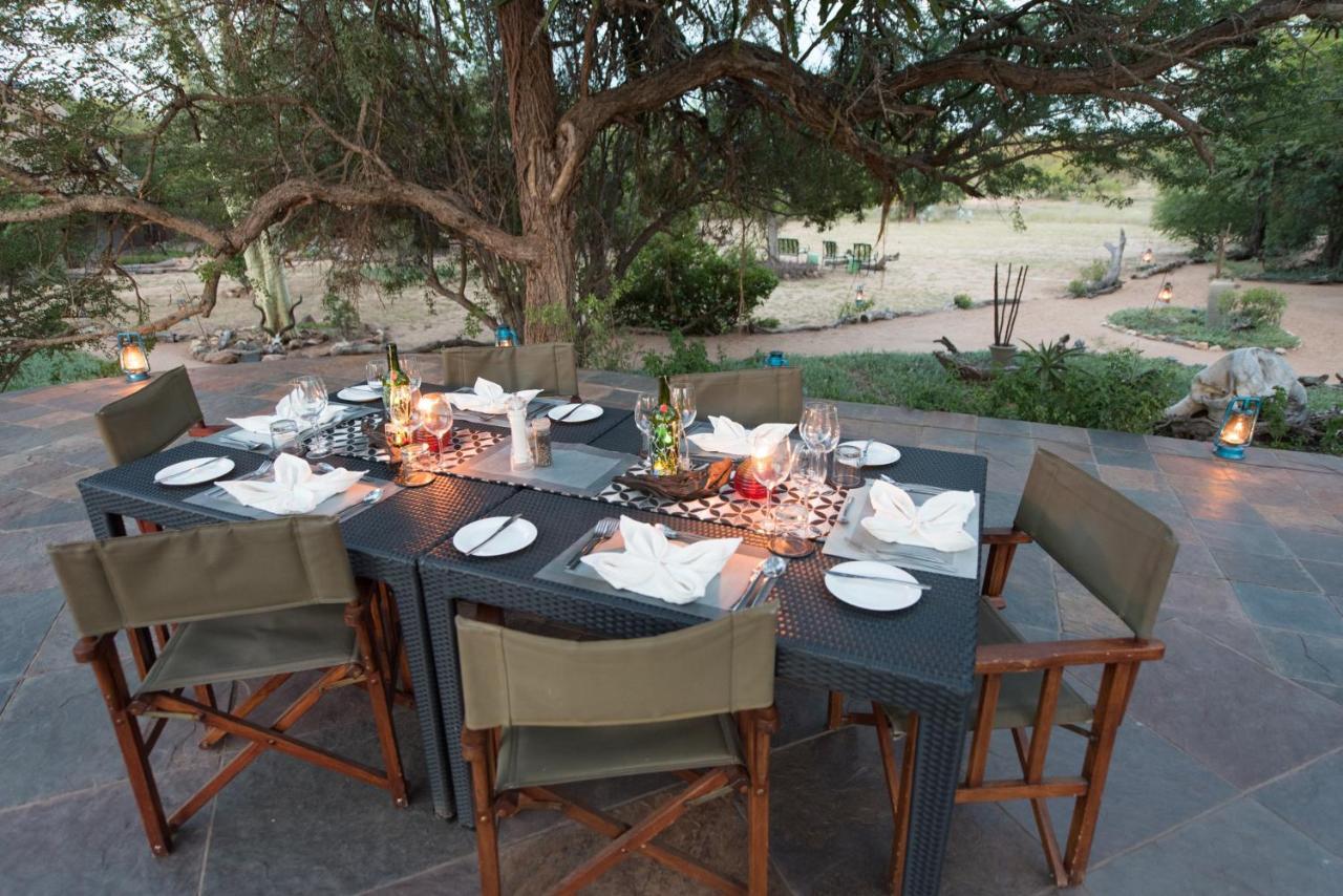 Kambaku Safari Lodge ティムババティ野生保護区 エクステリア 写真