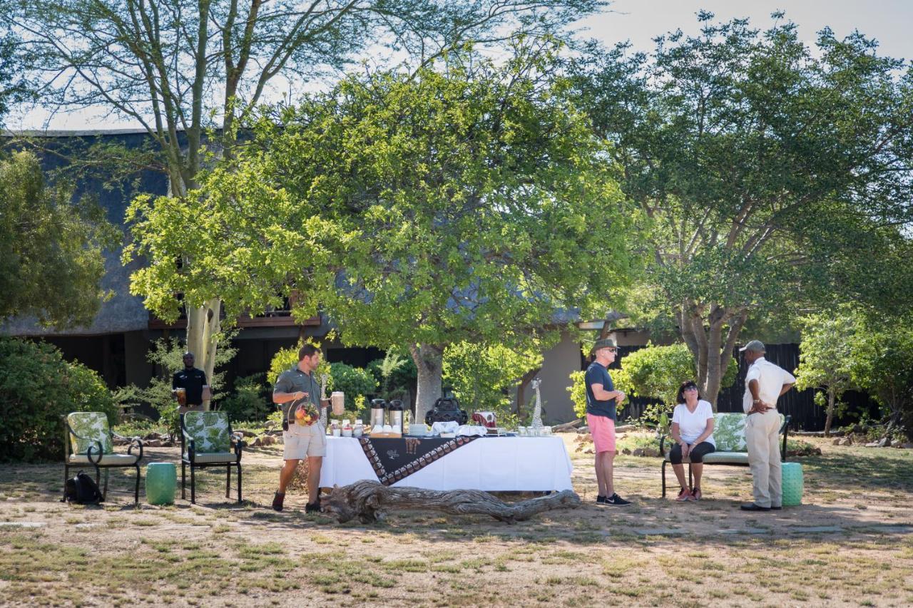 Kambaku Safari Lodge ティムババティ野生保護区 エクステリア 写真